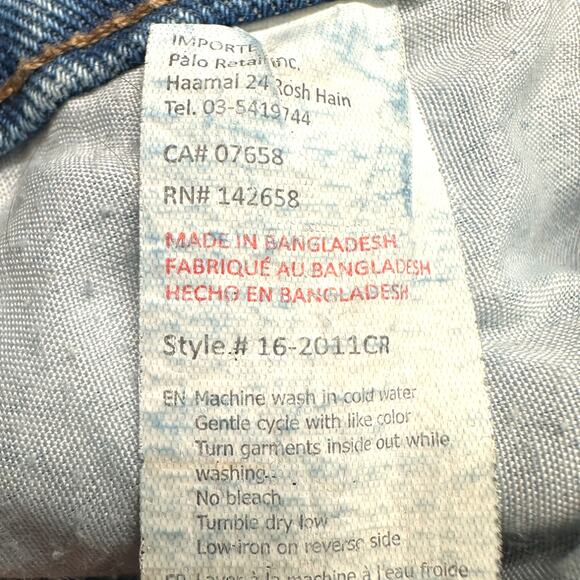 Refuge Denim | Size 5 | Medium Wash Distressed High-Rise Mom Jean Cutoff Shorts - Picture 6 of 6